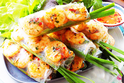 Tôm Nướng Sa Tế Cuộn Rau