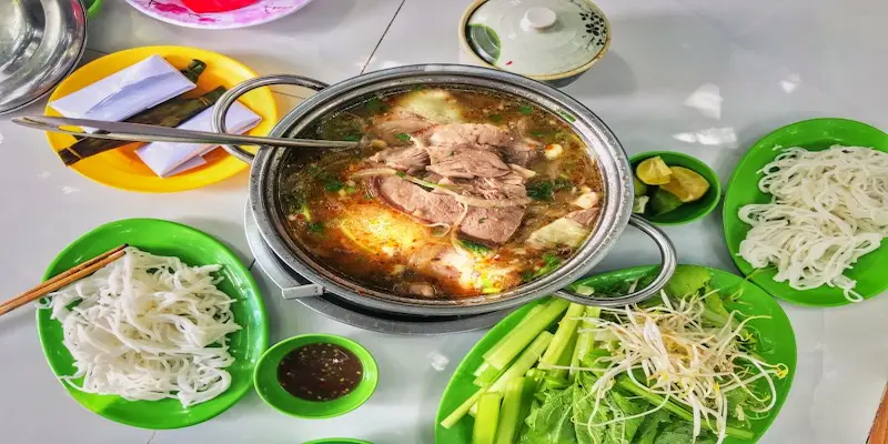 Lẩu Bò Tươi Tại sao nên trải nghiệm ngay món Lẩu bò tươi 100 độ?